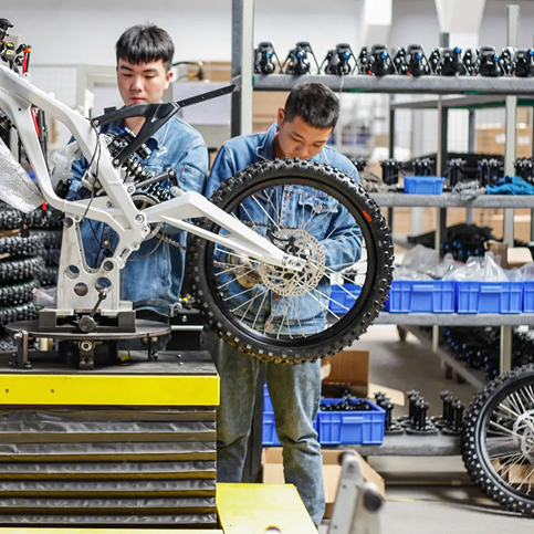 David Knight reviews  the Storm Bee